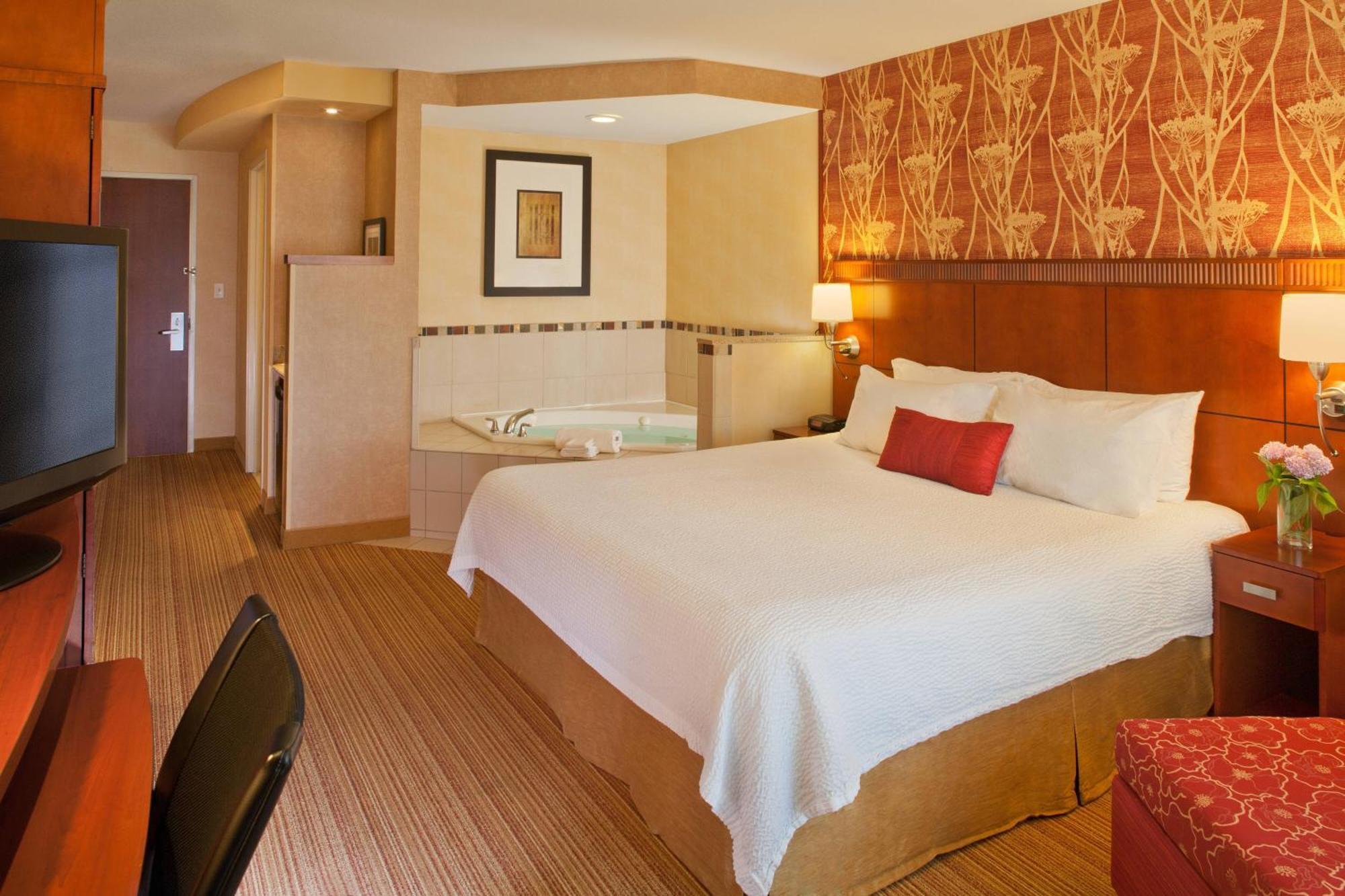คอร์ทยาร์ด เมดฟอร์ด แอร์พอร์ต Hotel ภายนอก รูปภาพ
