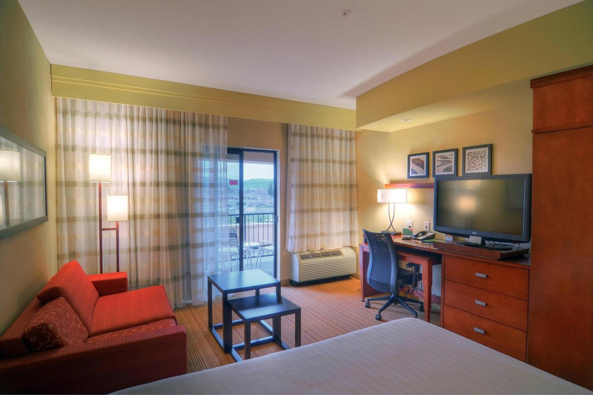 คอร์ทยาร์ด เมดฟอร์ด แอร์พอร์ต Hotel ภายนอก รูปภาพ
