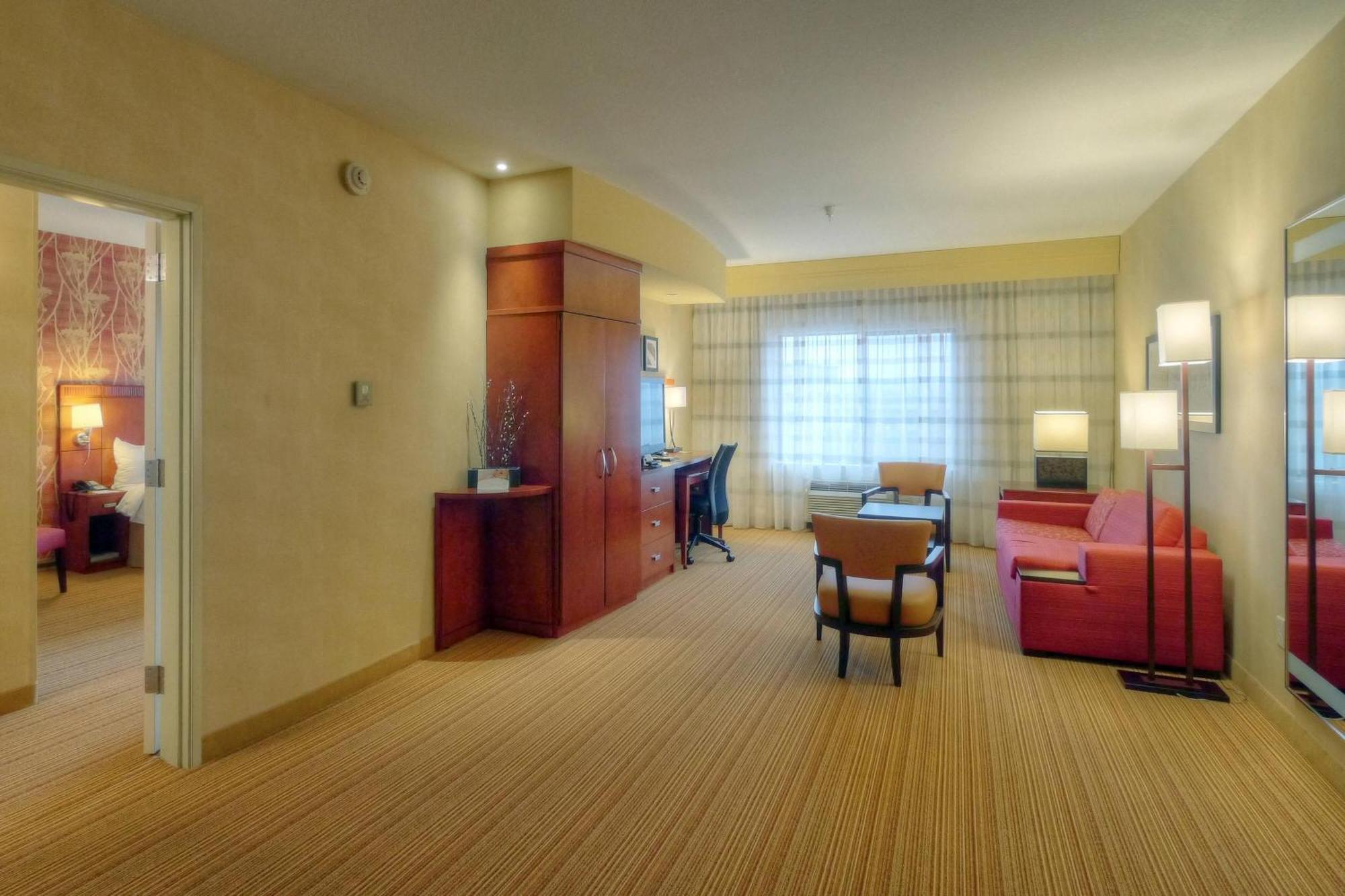 คอร์ทยาร์ด เมดฟอร์ด แอร์พอร์ต Hotel ภายนอก รูปภาพ