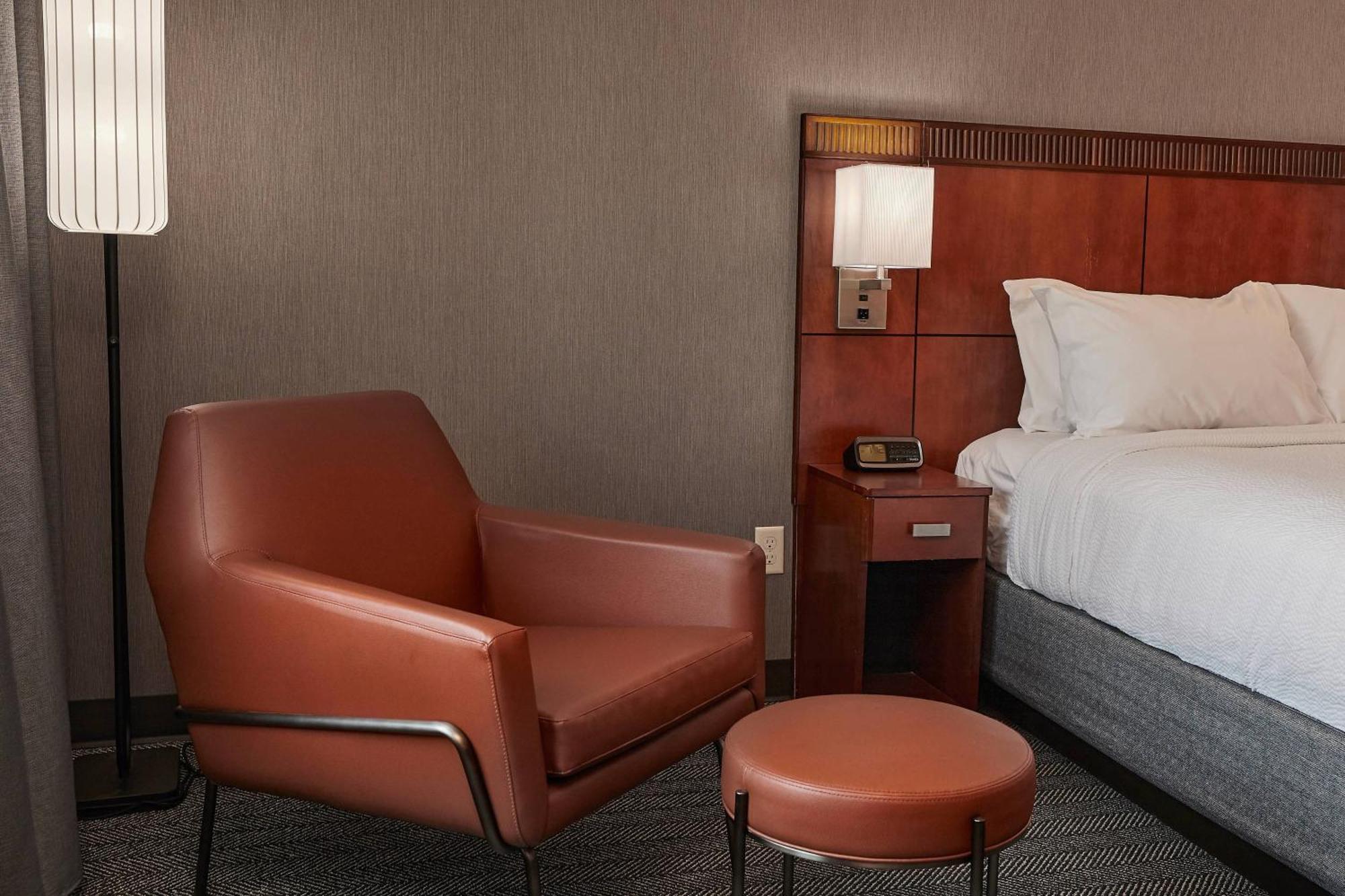 คอร์ทยาร์ด เมดฟอร์ด แอร์พอร์ต Hotel ภายนอก รูปภาพ
