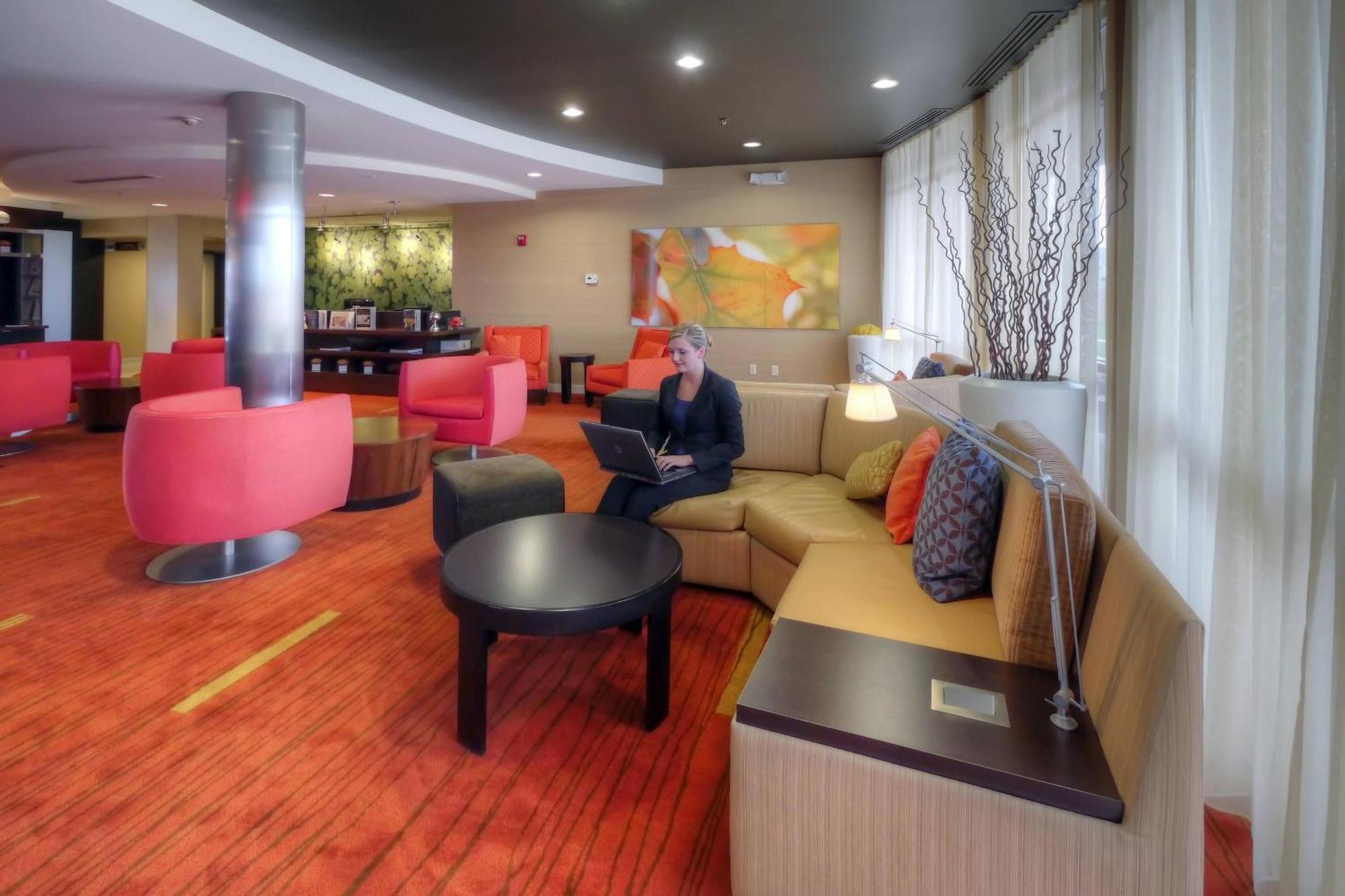 คอร์ทยาร์ด เมดฟอร์ด แอร์พอร์ต Hotel ภายนอก รูปภาพ
