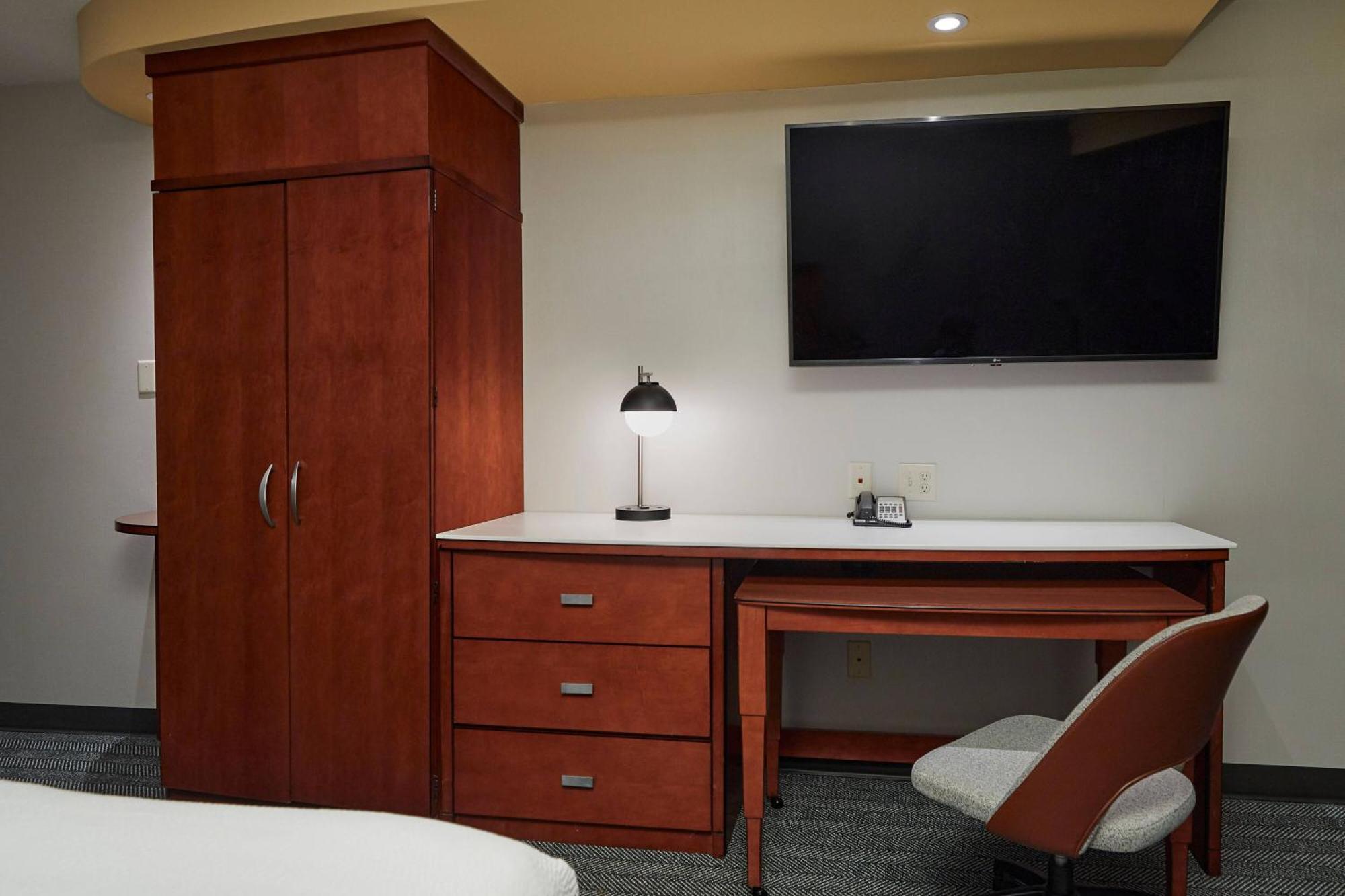 คอร์ทยาร์ด เมดฟอร์ด แอร์พอร์ต Hotel ภายนอก รูปภาพ