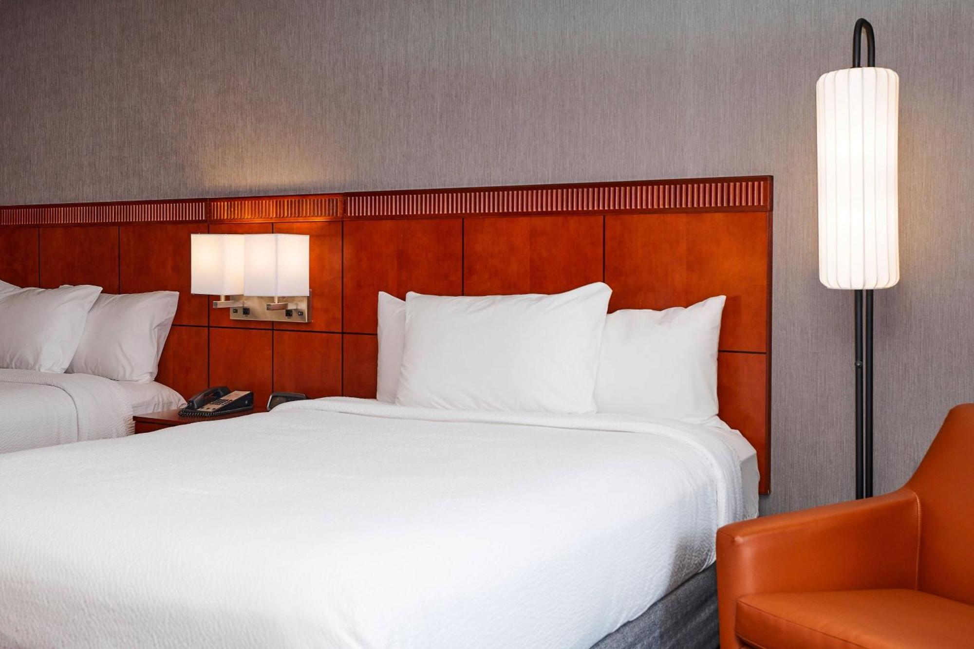 คอร์ทยาร์ด เมดฟอร์ด แอร์พอร์ต Hotel ภายนอก รูปภาพ