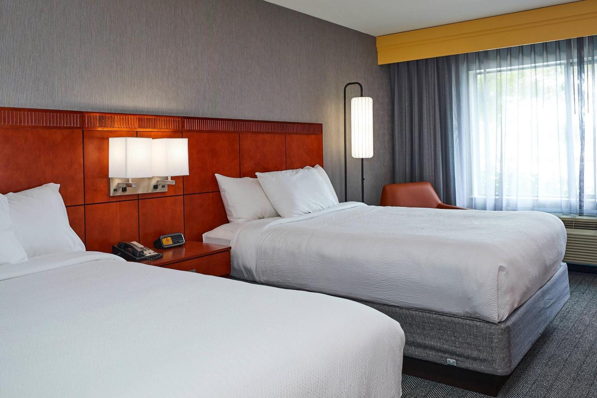 คอร์ทยาร์ด เมดฟอร์ด แอร์พอร์ต Hotel ภายนอก รูปภาพ
