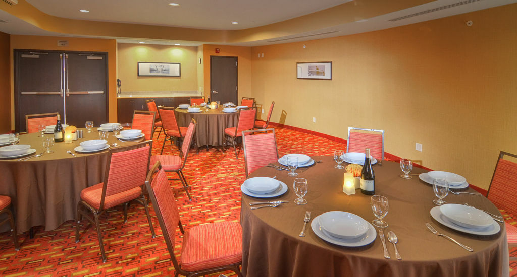 คอร์ทยาร์ด เมดฟอร์ด แอร์พอร์ต Hotel ภายนอก รูปภาพ